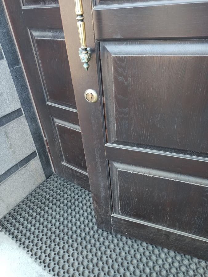 Внешний вид старых дверей
